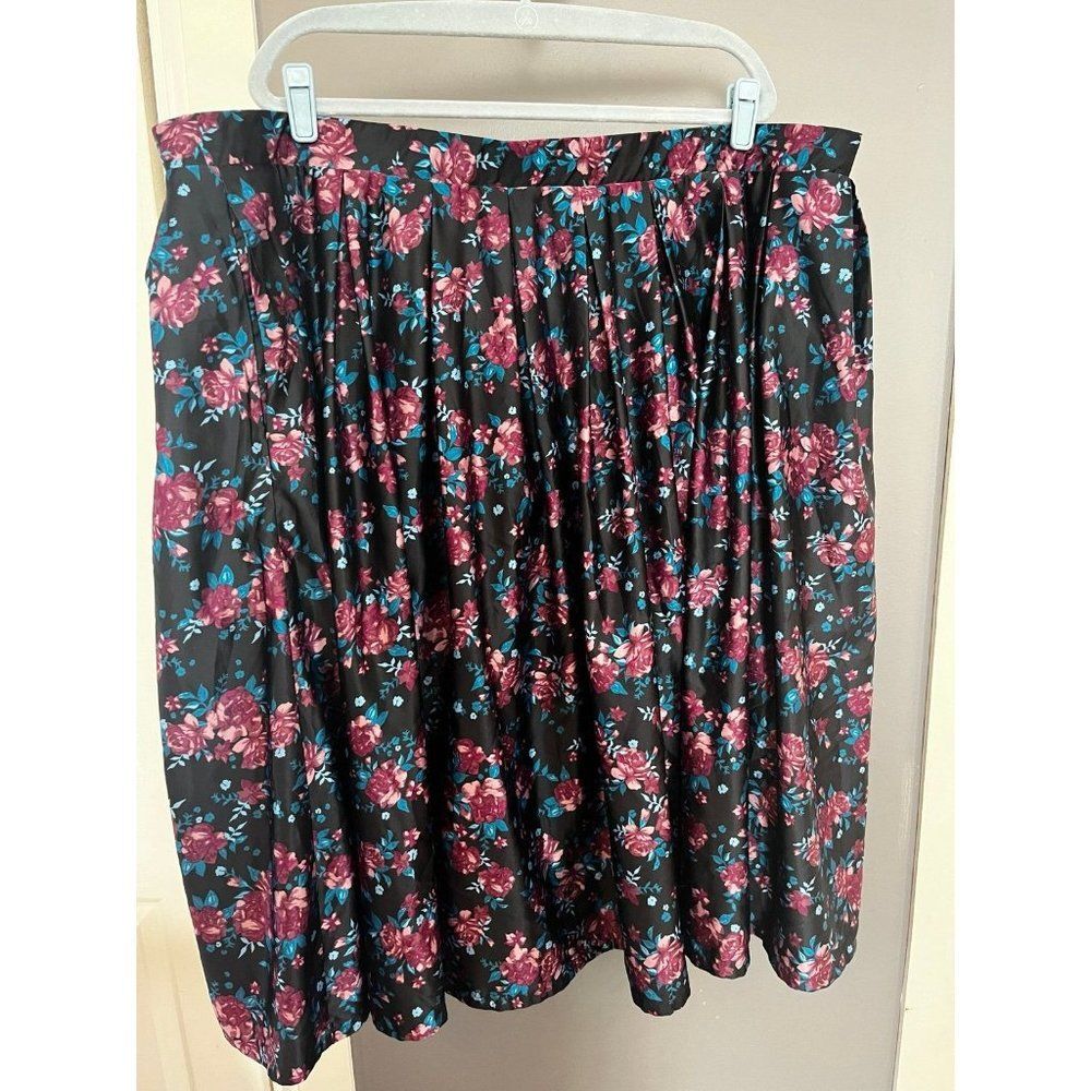 Torrid size 28 black floral satin skirt